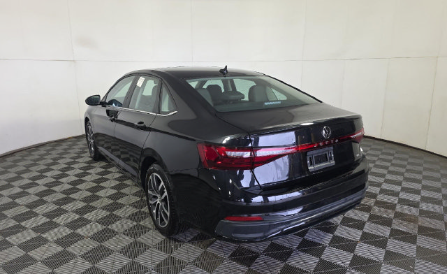 Used 2025 Volkswagen Jetta SE Sedan