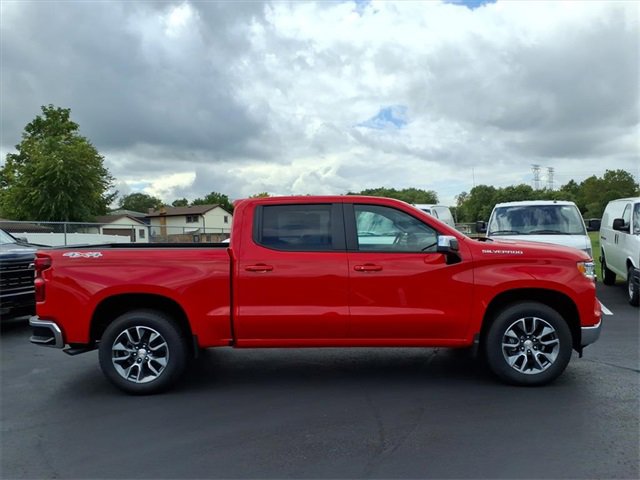 2025 Chevrolet Silverado 1500 LT photo 2