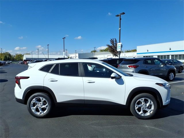 2026 Chevrolet Trax LS photo 2