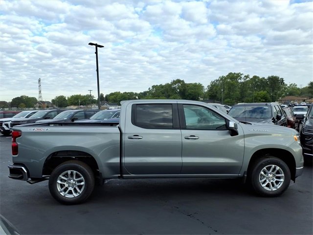 2026 Chevrolet Silverado 1500 LT photo 2