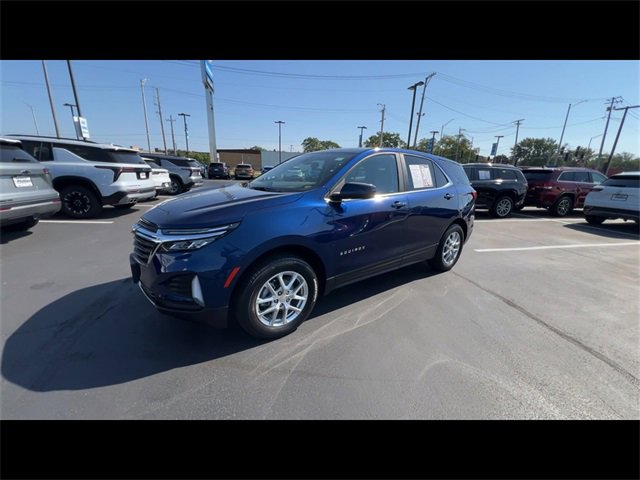 2022 Chevrolet Equinox LT photo 3