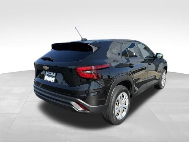 2024 Chevrolet Trax LS - Photo 13