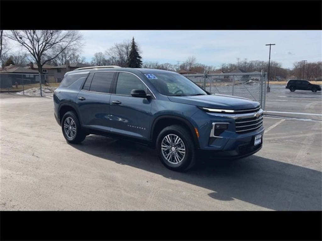 Used 2025 Chevrolet Traverse LT SUV