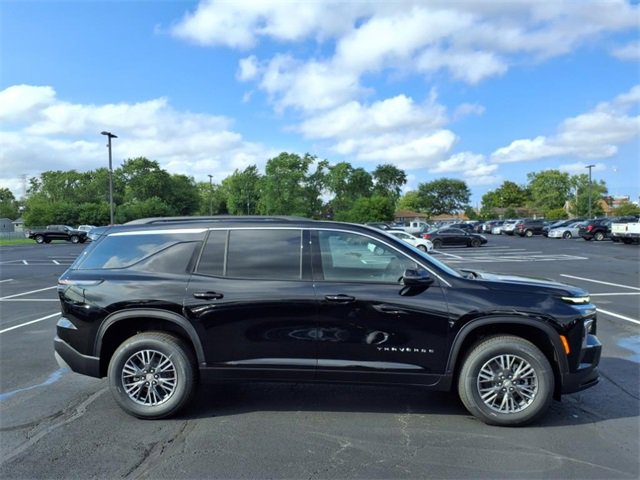 2026 Chevrolet Traverse photo 2