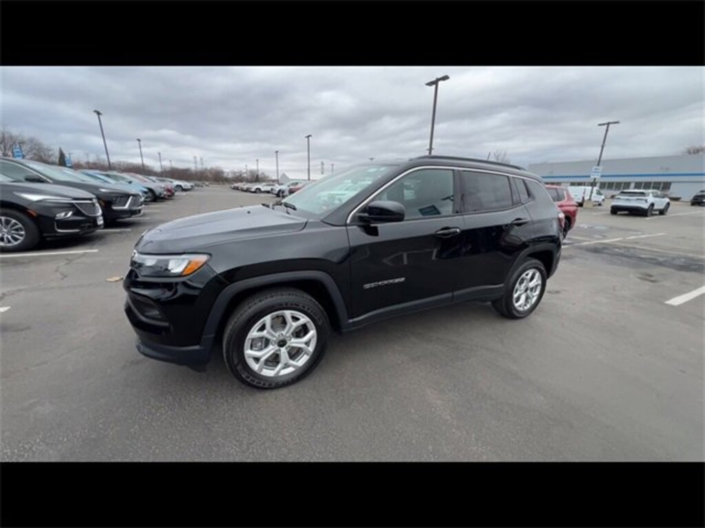 Used 2025 Jeep Compass Latitude 4x4 SUV