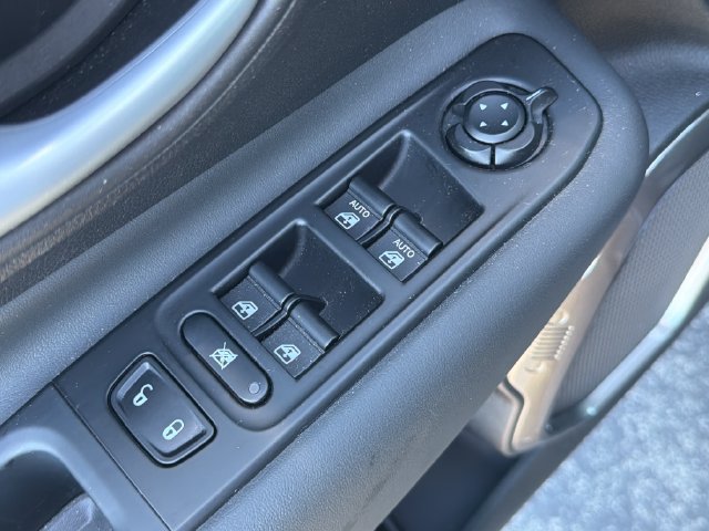 2023 Jeep Renegade Latitude - Photo 13
