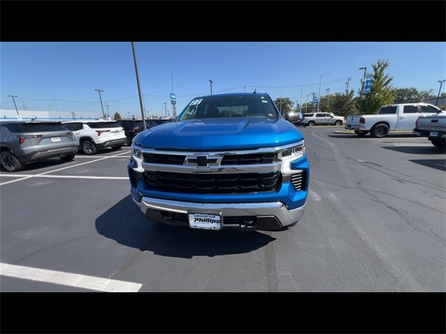 2022 Chevrolet Silverado 1500 LT photo 3