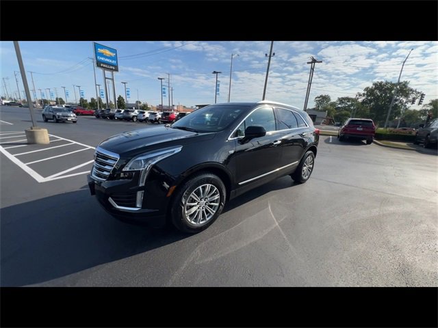 2018 Cadillac XT5 Luxury photo 2