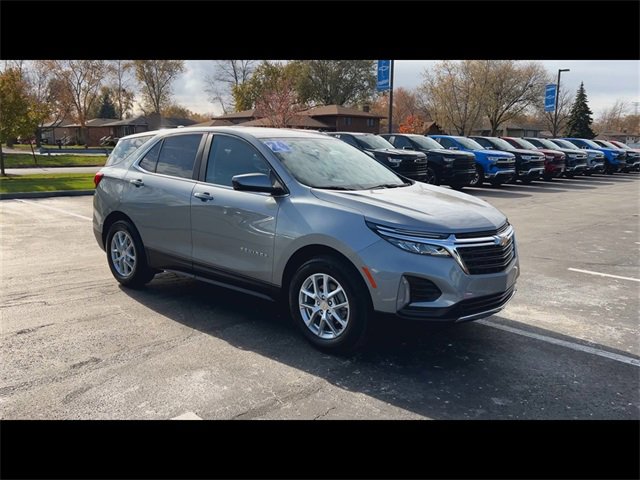 2024 Chevrolet Equinox LT photo 2