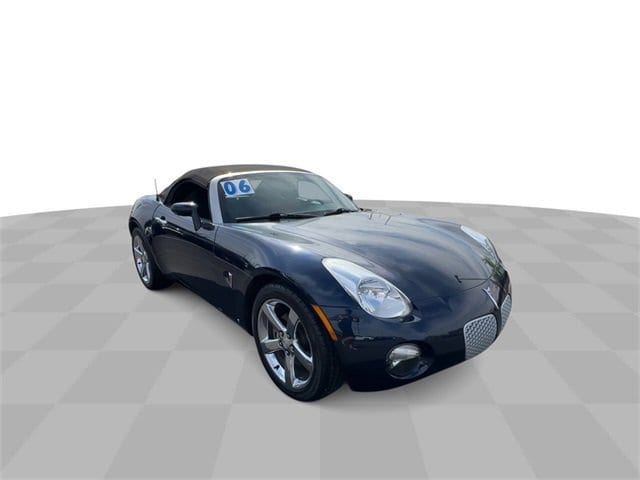 Used 2006 Pontiac Solstice Base with VIN 1G2MB35B66Y113733 for sale in Lansing, IL
