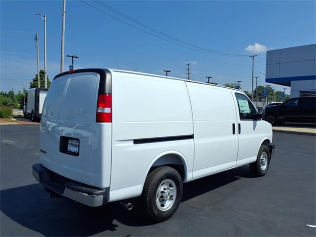 2025 Chevrolet Express Cargo 2500 Van photo 4