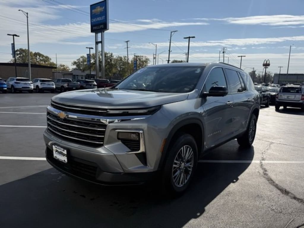 Used 2024 Chevrolet Traverse LT SUV