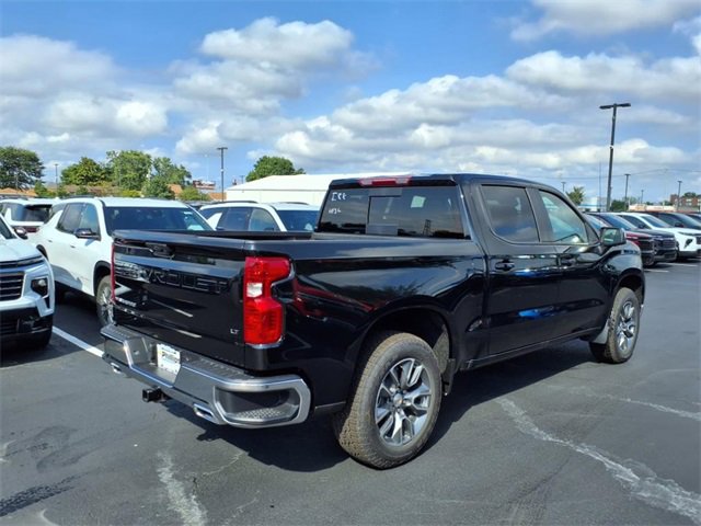 2026 Chevrolet Silverado 1500 LT photo 3