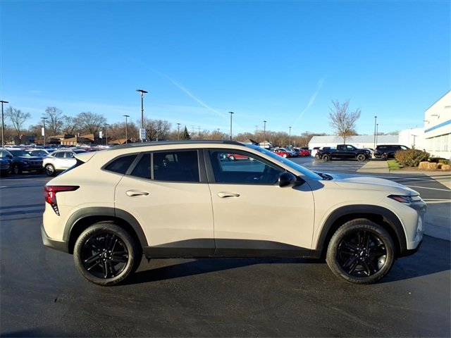 2026 Chevrolet Trax ACTIV photo 2