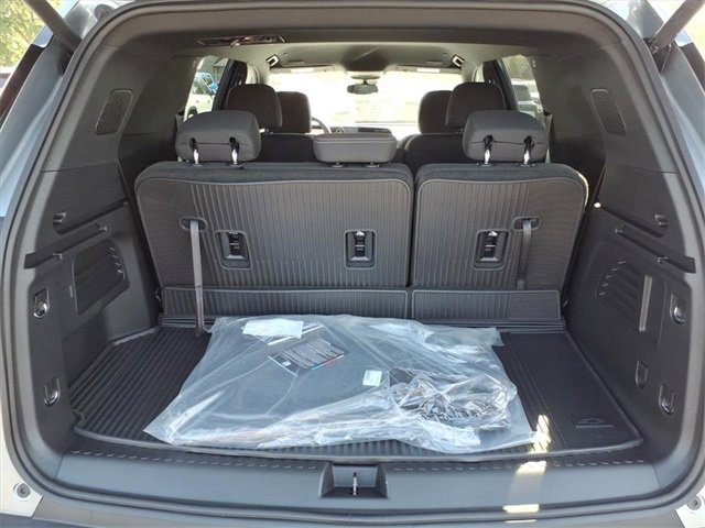 2026 Chevrolet Traverse photo 2