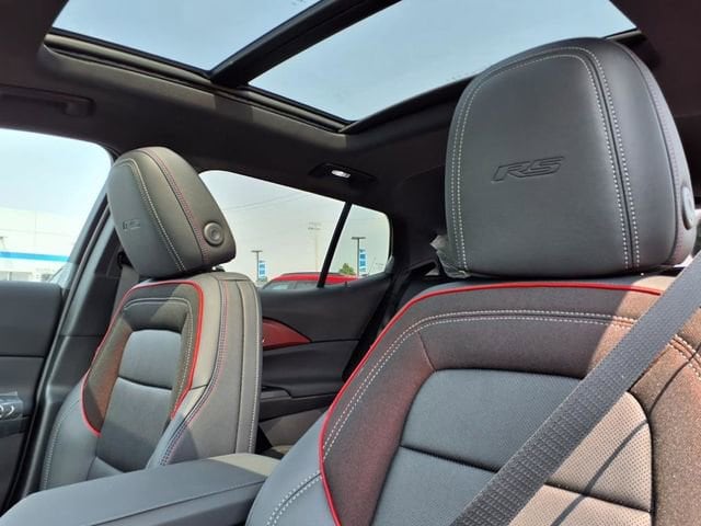 2025 Chevrolet Equinox EV RS - Photo 21