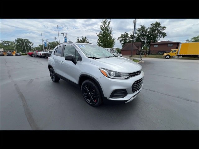 2020 Chevrolet Trax LT photo 2