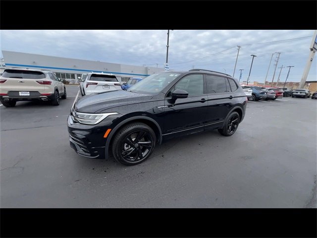 2024 Volkswagen Tiguan SE R-Line Black photo 4