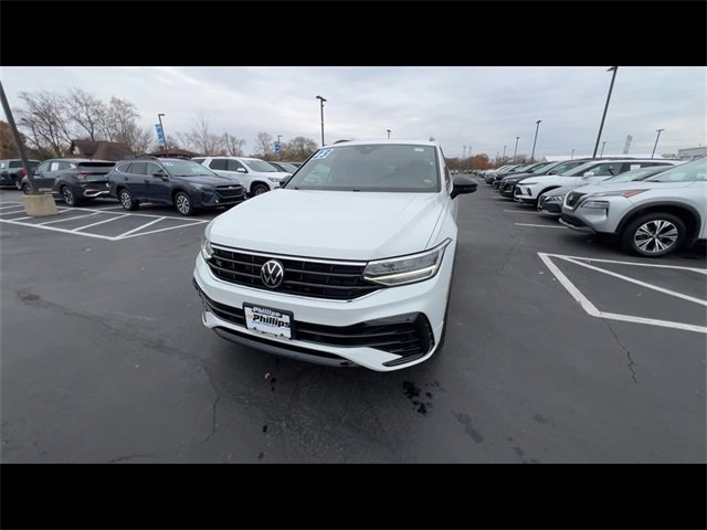 2023 Volkswagen Tiguan SE R-Line Black photo 2