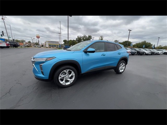 2025 Chevrolet Trax LS photo 4