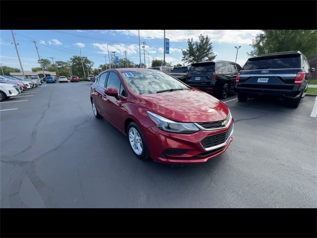 2018 Chevrolet Cruze LT photo 2