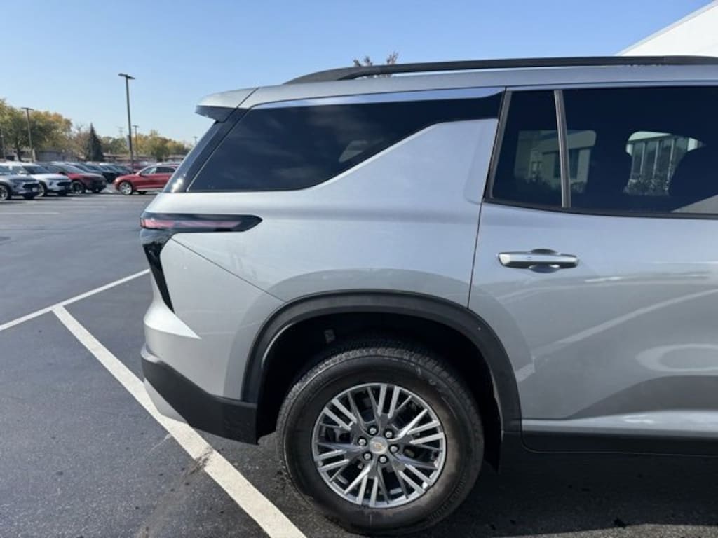 Used 2024 Chevrolet Traverse LT SUV