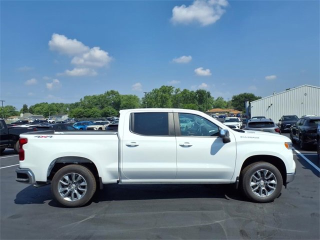 2026 Chevrolet Silverado 1500 LT photo 2