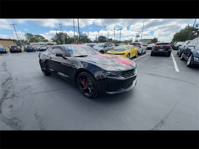 2022 Chevrolet Camaro LT1 photo 2