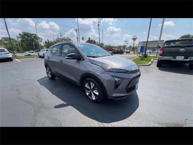 Used 2023 Chevrolet Bolt EUV LT with VIN 1G1FY6S01P4118685 for sale in Lansing, IL
