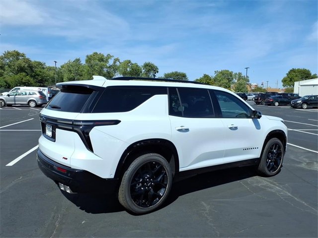 2026 Chevrolet Traverse RS photo 2