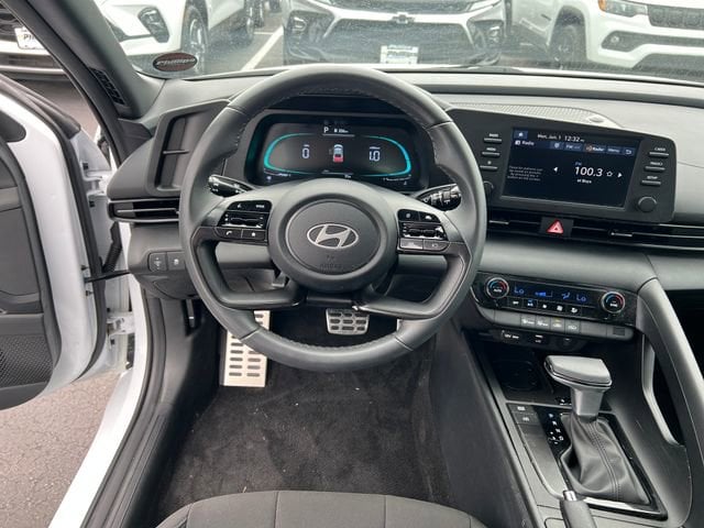 2025 Hyundai Elantra SEL - Photo 15