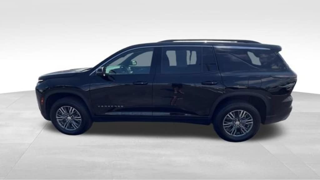 Used 2025 Chevrolet Traverse LT SUV