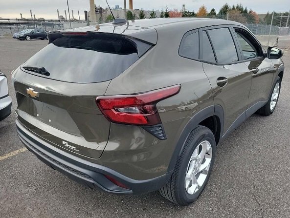 2024 Chevrolet Trax LS photo 2