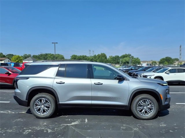 2026 Chevrolet Traverse photo 2