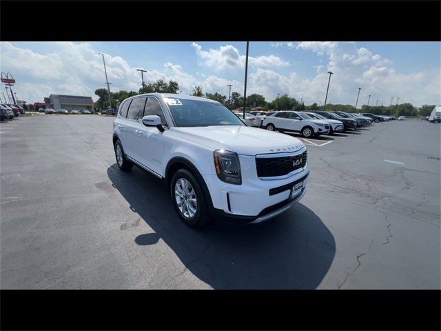 2022 Kia Telluride LX photo 2