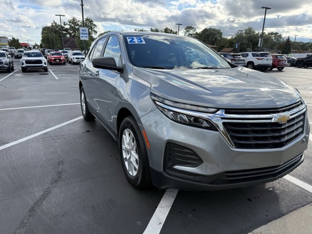 2023 Chevrolet Equinox LS photo 3