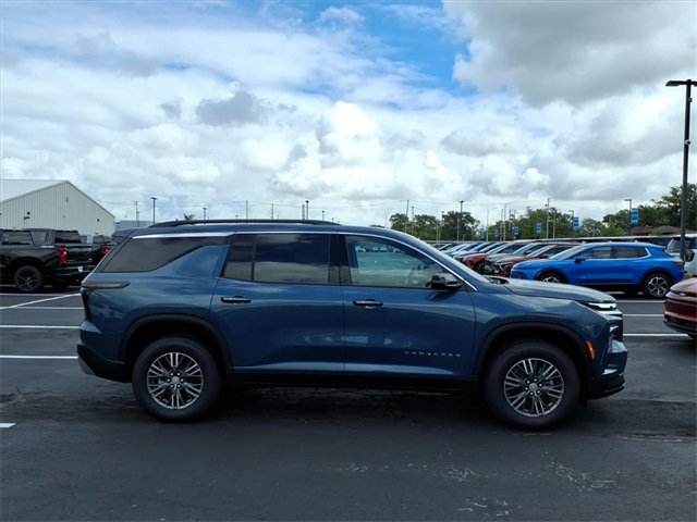 2026 Chevrolet Traverse photo 2