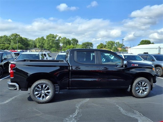 2026 Chevrolet Silverado 1500 LT photo 2
