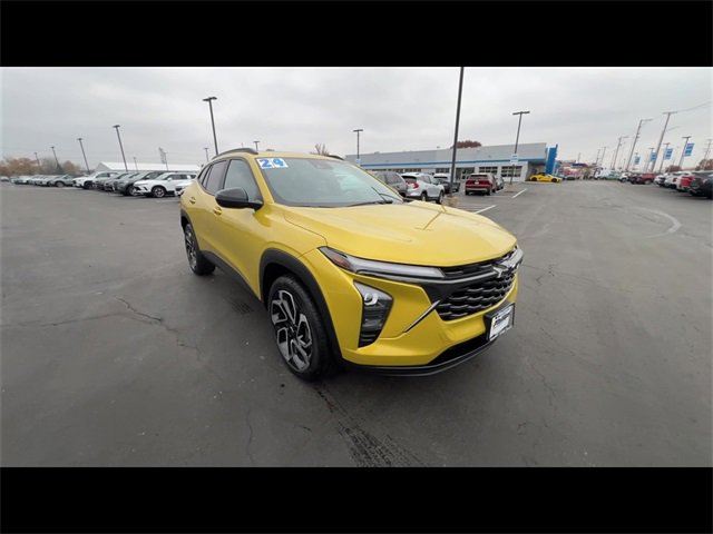 2024 Chevrolet Trax photo 2