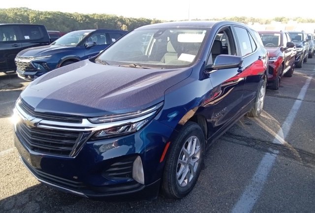 2022 Chevrolet Equinox LT photo 2