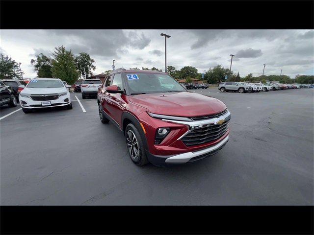 2024 Chevrolet Trailblazer LT photo 2