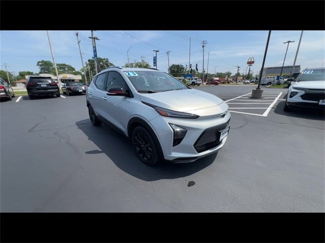 Used 2023 Chevrolet Bolt EUV LT with VIN 1G1FY6S00P4137101 for sale in Lansing, IL