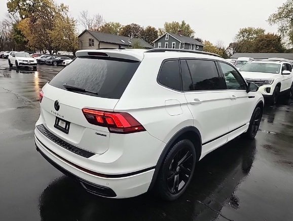 2023 Volkswagen Tiguan SE R-Line Black photo 4