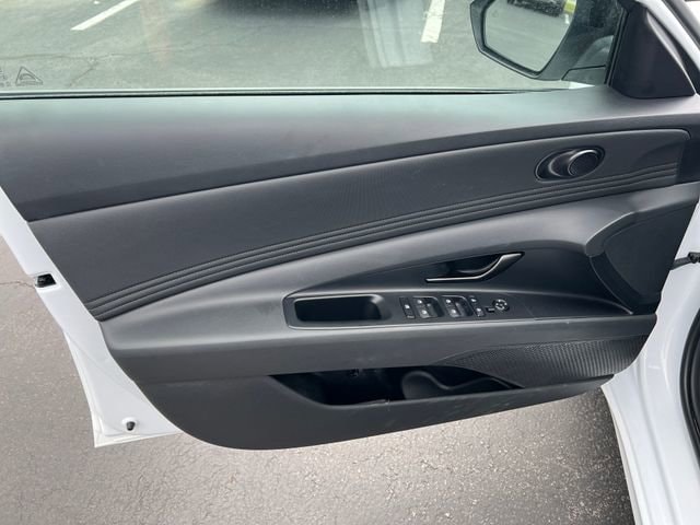 2025 Hyundai Elantra SEL - Photo 11