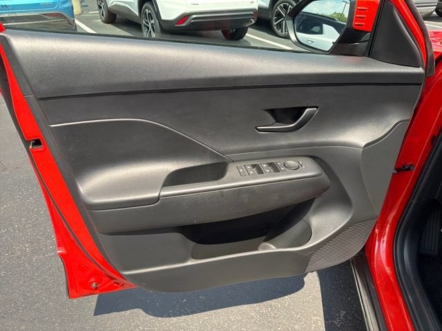 2025 Hyundai Kona SEL - Photo 11