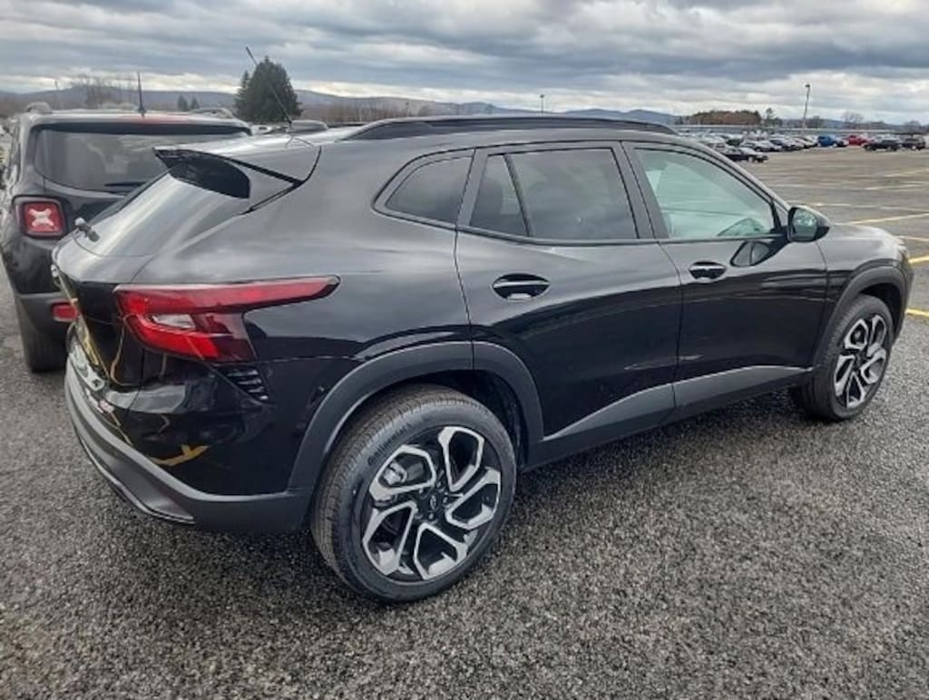 Used 2024 Chevrolet Trax 2RS SUV