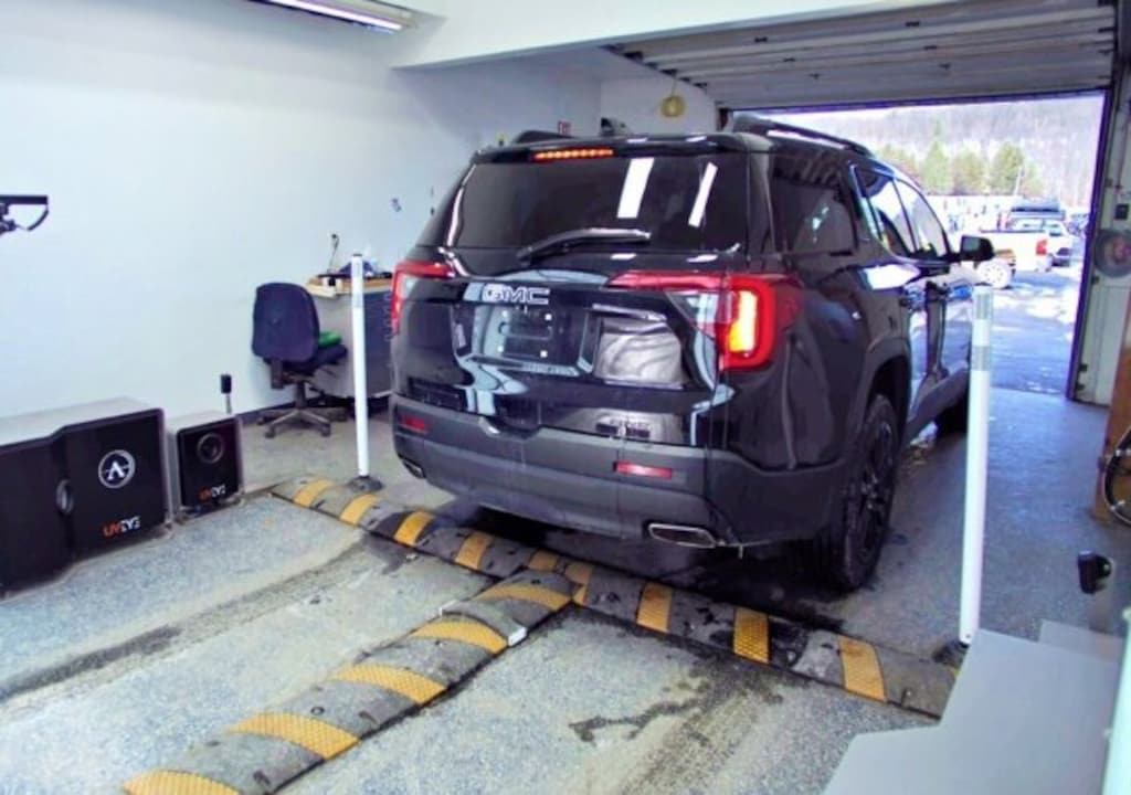 Used 2023 GMC Acadia SLT SUV