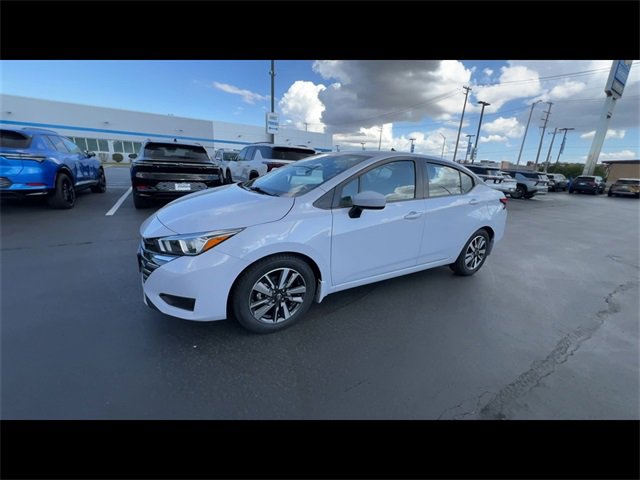 2023 Nissan Versa 1.6 SV photo 4