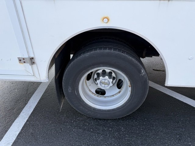 2019 Chevrolet Express 3500 Work Van Cutaway photo 4