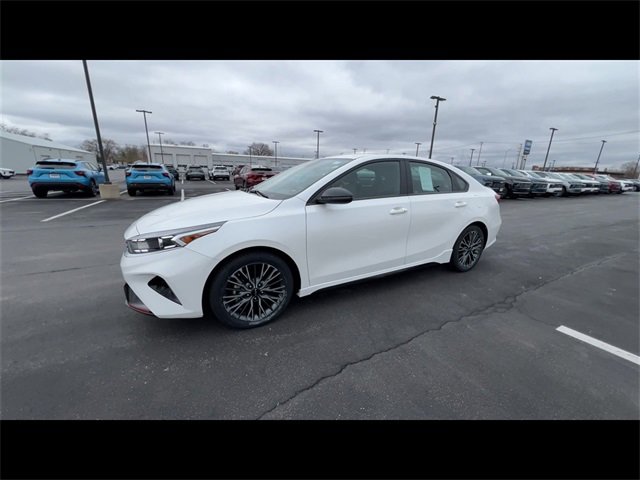 2023 Kia Forte GT-Line photo 4